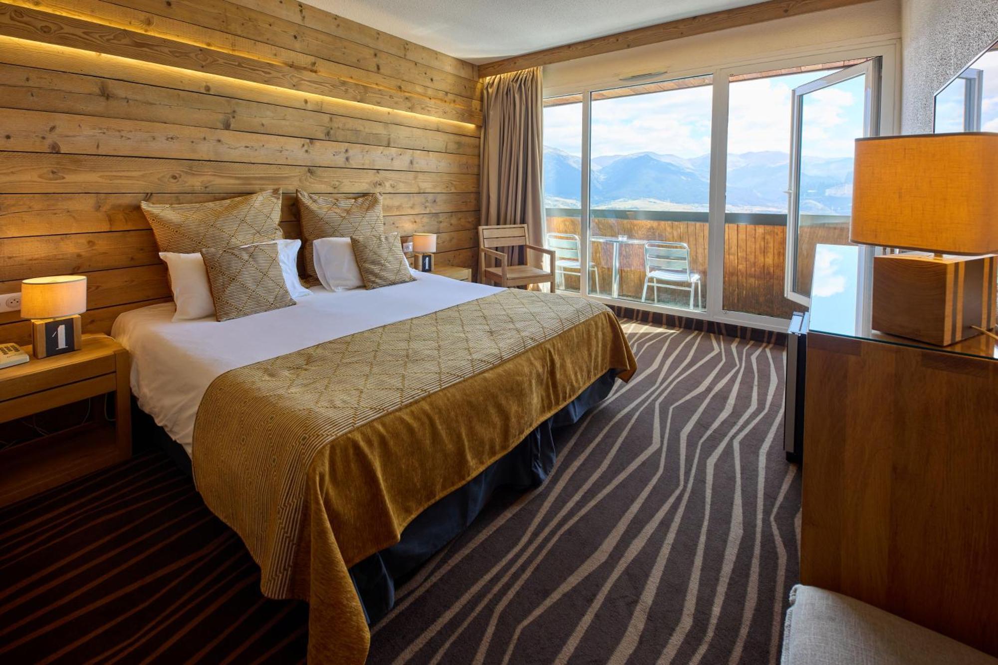 Hotel Le Grand Tetras Font-Romeu-Odeillo-Via Exterior photo