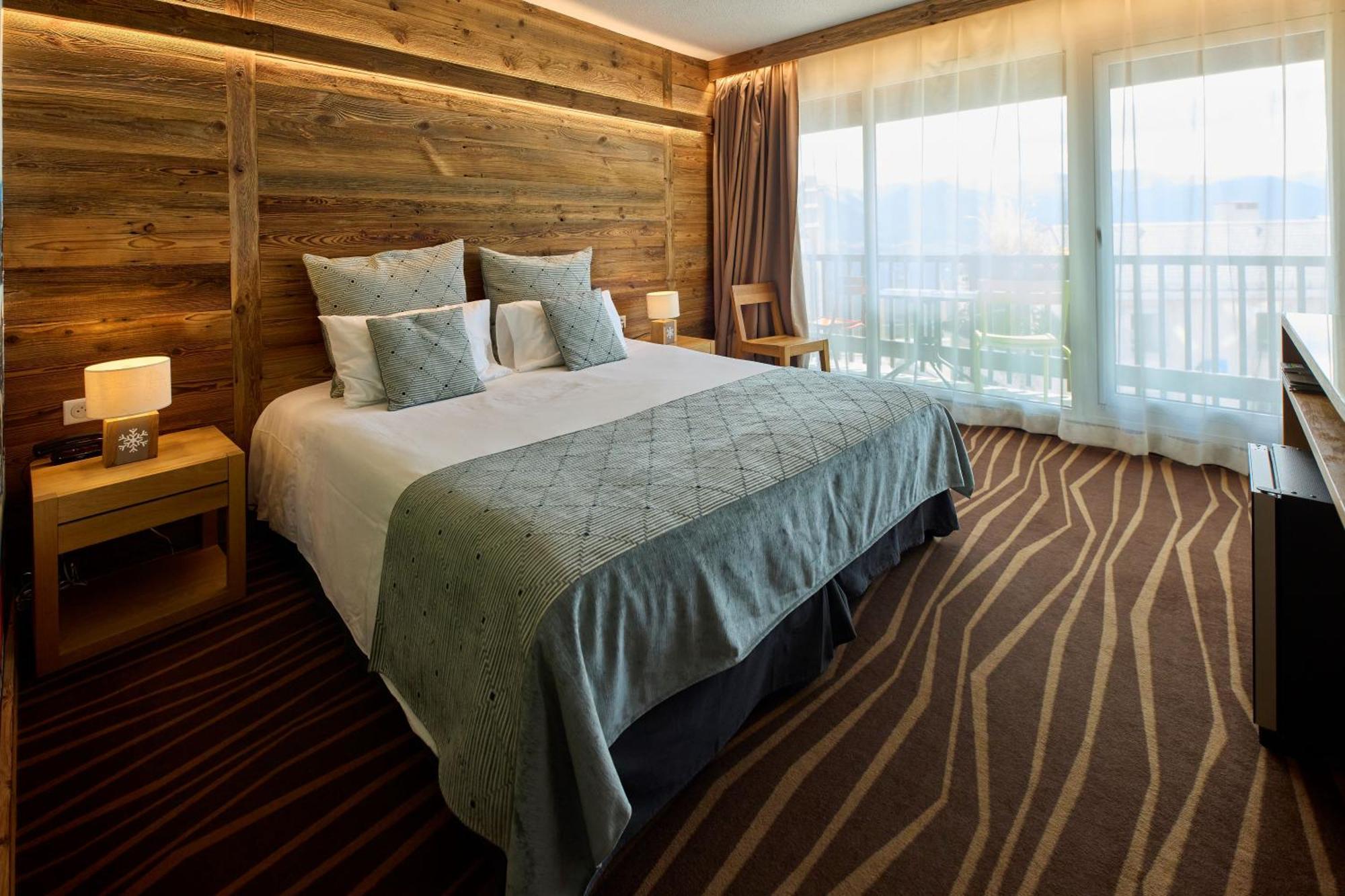 Hotel Le Grand Tetras Font-Romeu-Odeillo-Via Exterior photo
