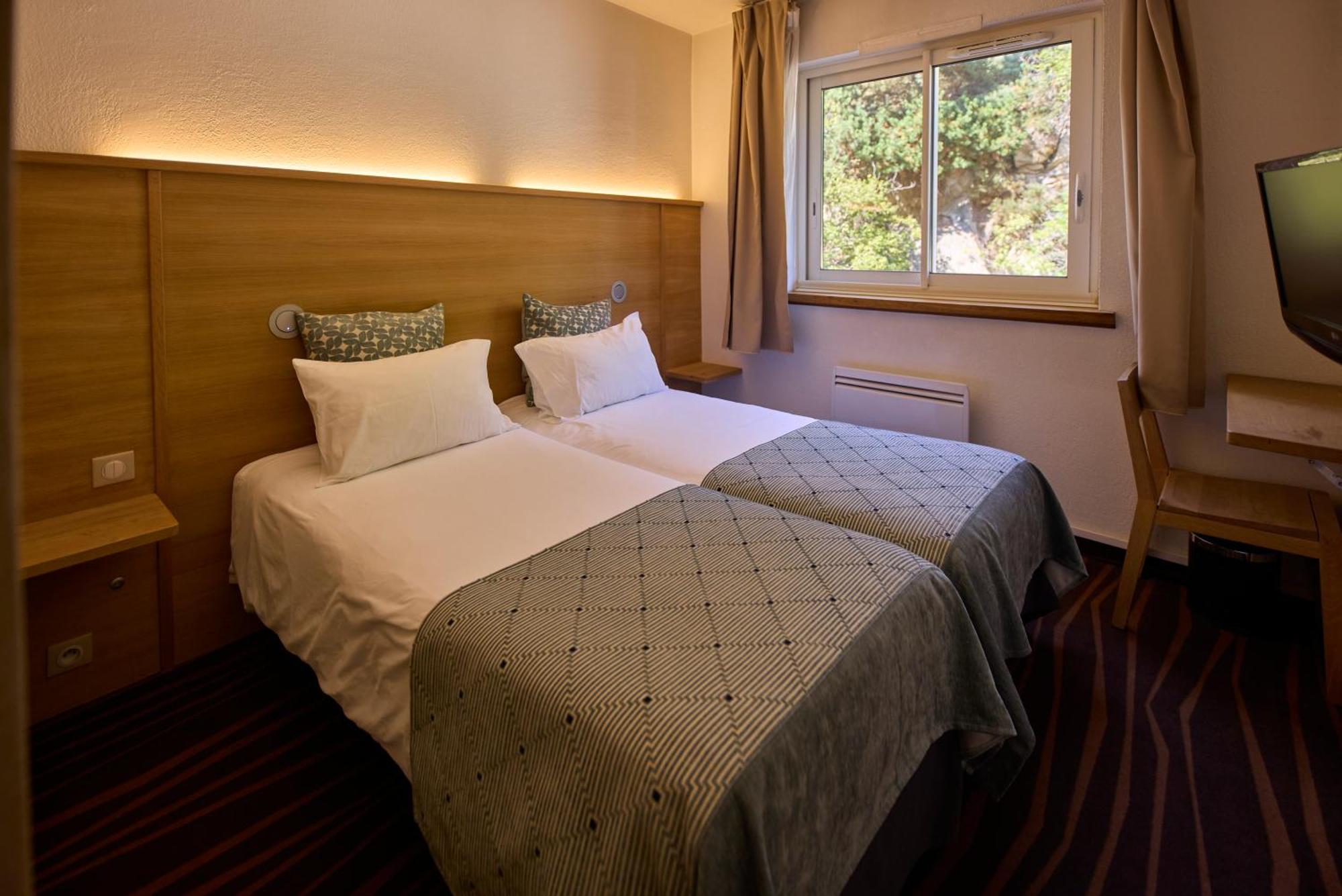 Hotel Le Grand Tetras Font-Romeu-Odeillo-Via Exterior photo